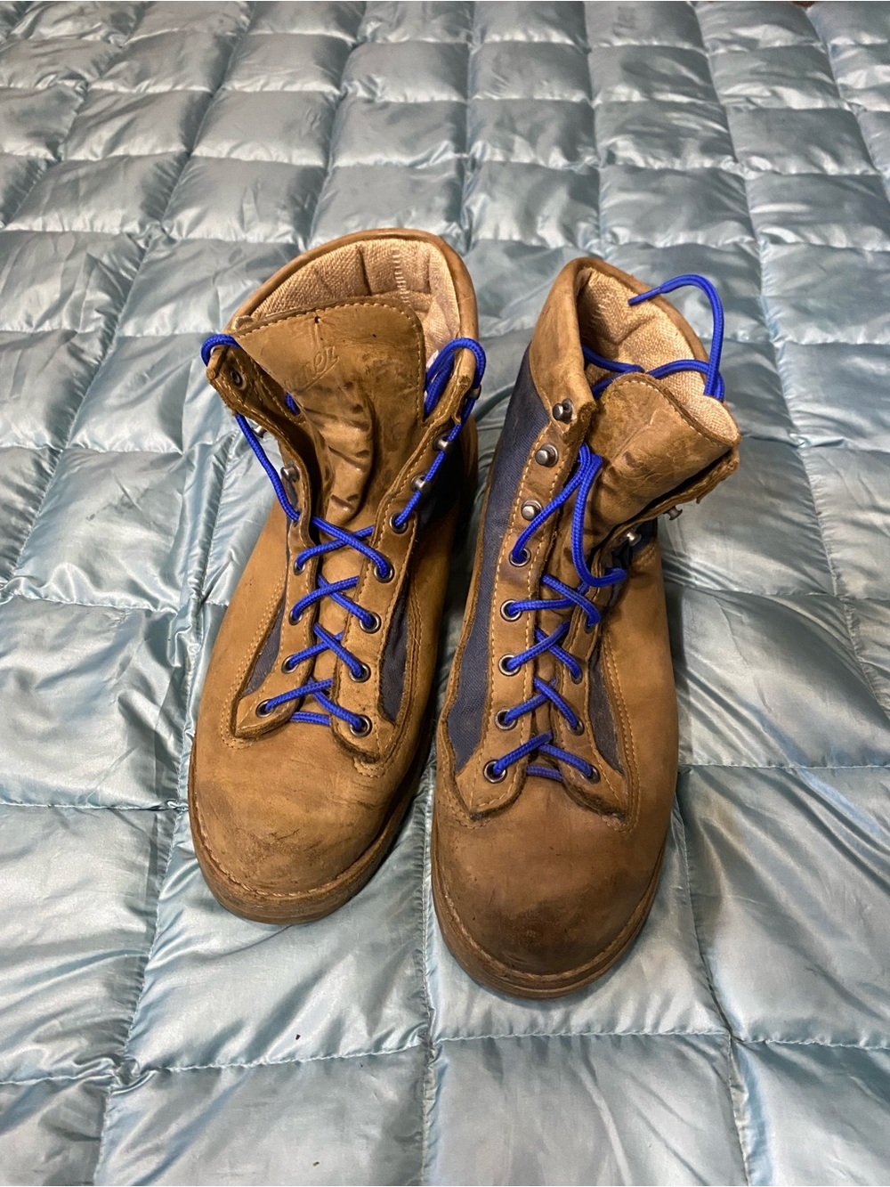 In good shape Men’s Danner Light Brown Leather Hiking Boots w/Blue Sz 10 $330